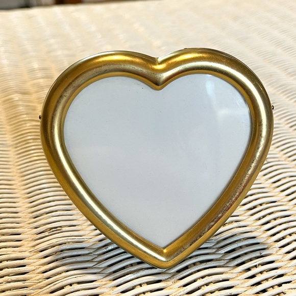 Mini brass heart photo frame - Valentine’s Day decor - brass heart picture frame - Picture 1 of 1